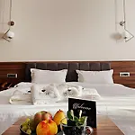 Bushi & Hotel Skopje